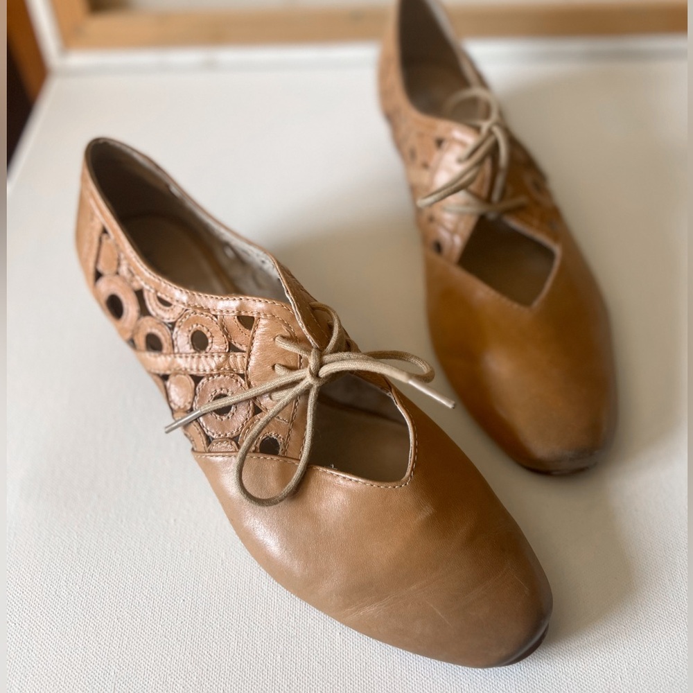 JOSEF SEIBEL European Comfort Laser Cut Leather Oxford Tan size 41/10